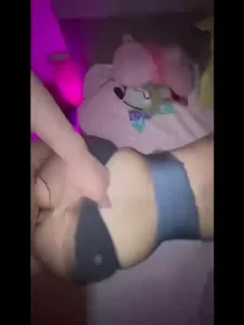 自拍约的熟女阿姨穿着油亮丝袜翘着屁股猛猛干